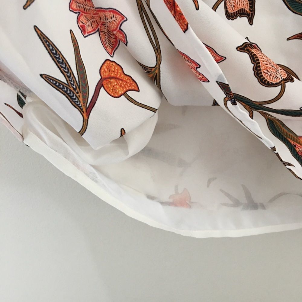 LOFT white & floral tank top | NWT | Size M - Picture 9 of 9